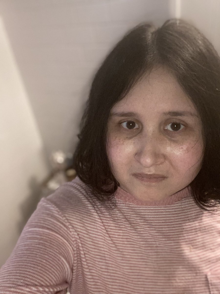 skaterqueen22's tweet photo. I’m hot af 😍😉 girls don’t forget the lips I’m single 😋🤩👁👩‍❤️‍👩👗👢👝🕶 https://t.co/WJJVWqfGnD