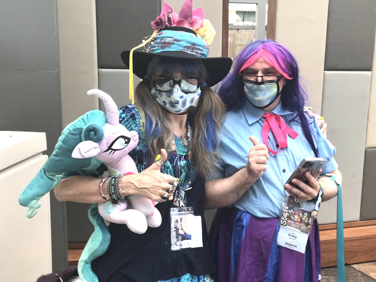 Elley_Ray's tweet photo. Love you @BABSCon #bronies #ponies #MlLP🎆🦋🎶🦄 https://t.co/ED7GIEm8S8