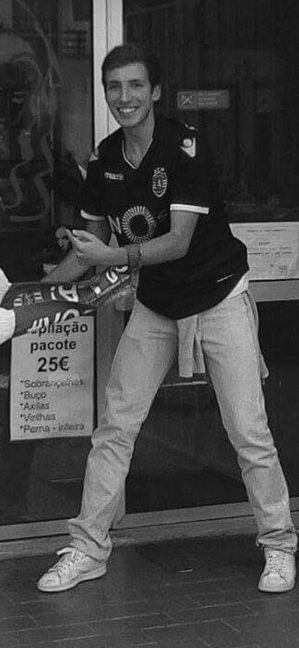 Era um grande fã do nosso trabalho,mas acima d/tudo um grande adepto do Sporting Clube de Portugal. O <a href="/MiguelLimaMart1/">Miguel Lima Martins</a> deixou-nos ontem,na sequência de um acidente de viação.Puta de vida esta,tão injusta, nenhum Pai ou amigo merecem isto.
DEP
Ainda viste o teu Sporting Campeão 💚