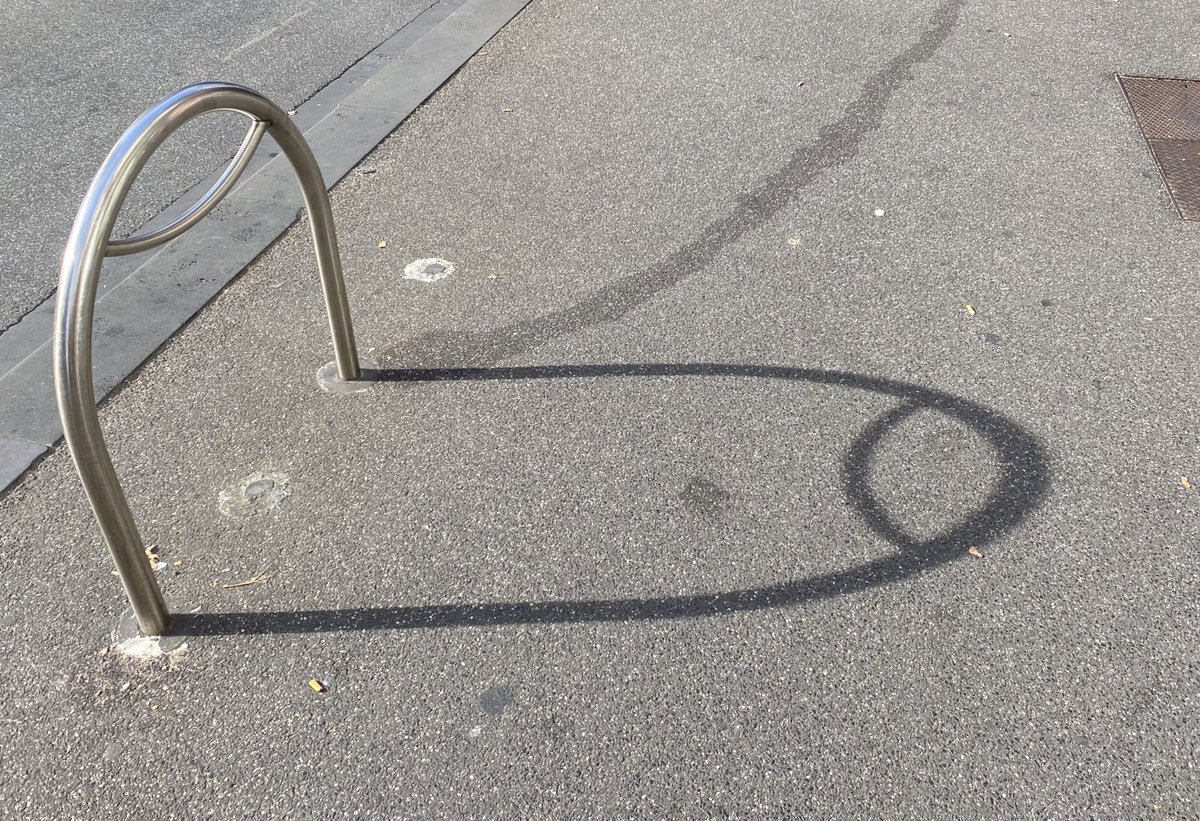 StrategicCities's tweet photo. Hey @cityofmelbourne we need to talk about your bike racks… https://t.co/N2KORJcUyP