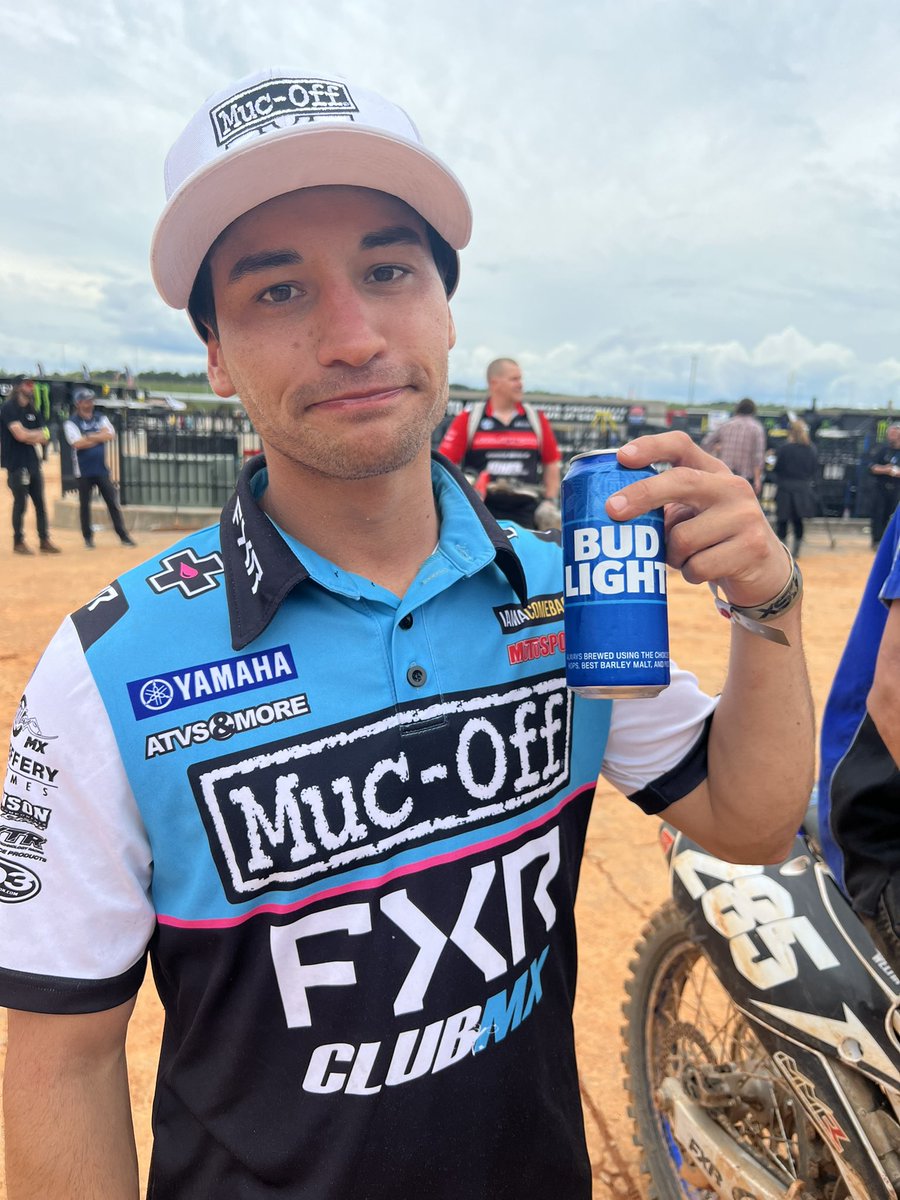 When life gives you lemons, drink a budlight. P-5 in the lcq🤪