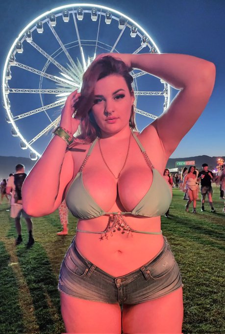 Day 1 of #Coachella done ❤️on to day 2 https://t.co/PY4JdfRQpP