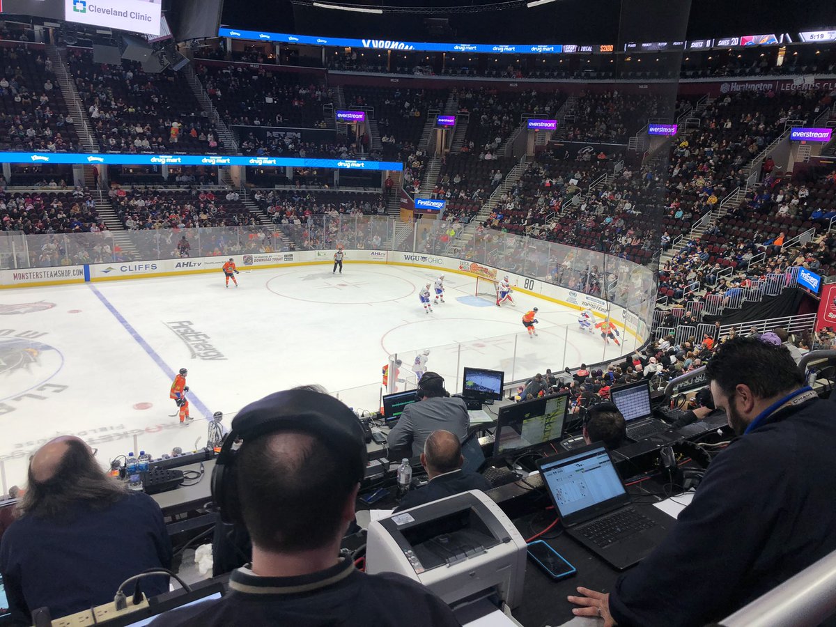EricMorasse's tweet photo. Notre voyage sportif se poursuit ce soir à Cleveland pour encourager le @RocketLaval au magnifique Rocket Mortgage Fieldhouse. En excellente compagnie de mon ami @IciPierreDionne. https://t.co/dc188wCeC3