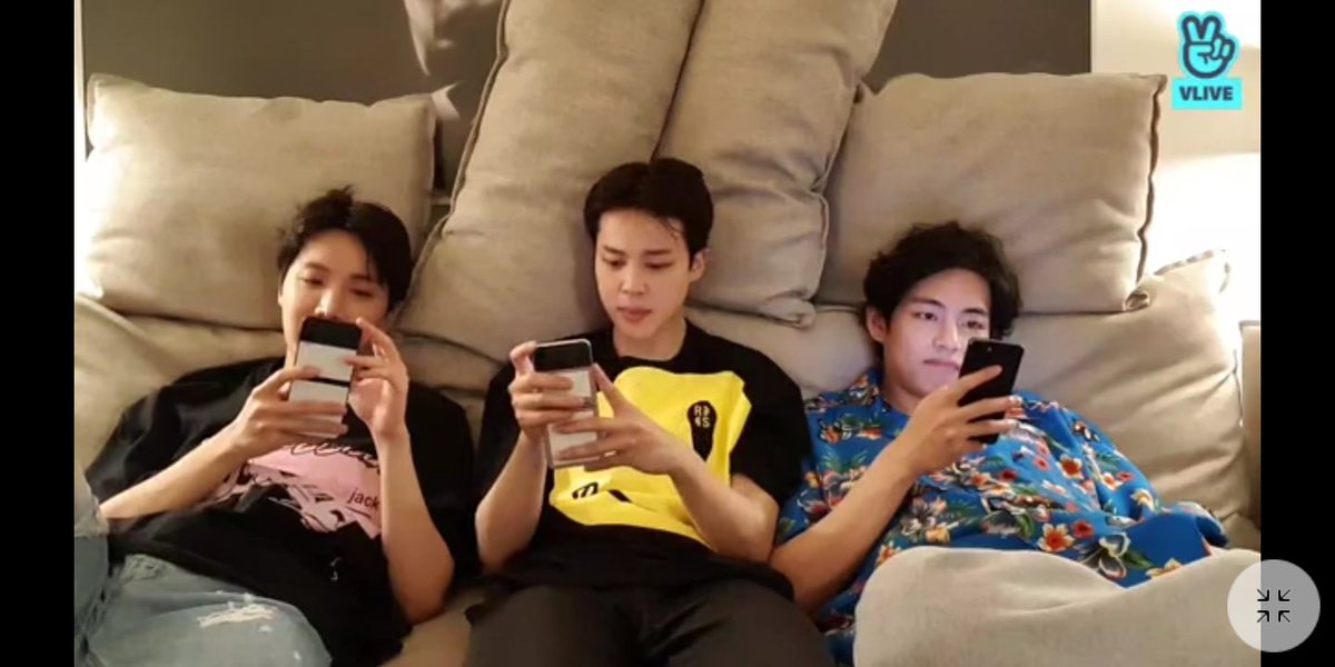 bangtaninggy's tweet photo. me and my bestie: we should hang out
also us:
#PTD_ON_STAGE_LV #vlivebts https://t.co/bqtLsSh0va
