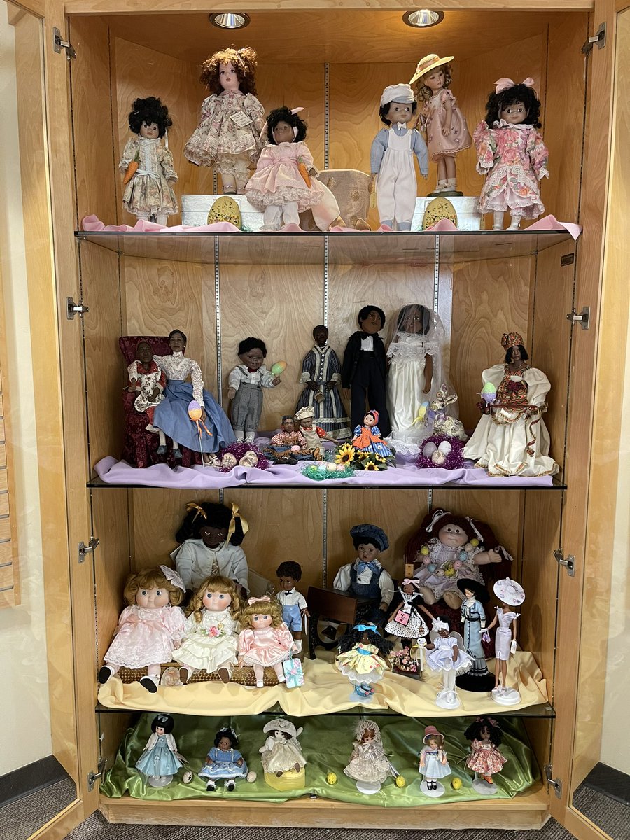 BaldwinHills's tweet image. Happy #Easter weekend from the #BaldwinHillsLibrary doll display! 🥚🐰