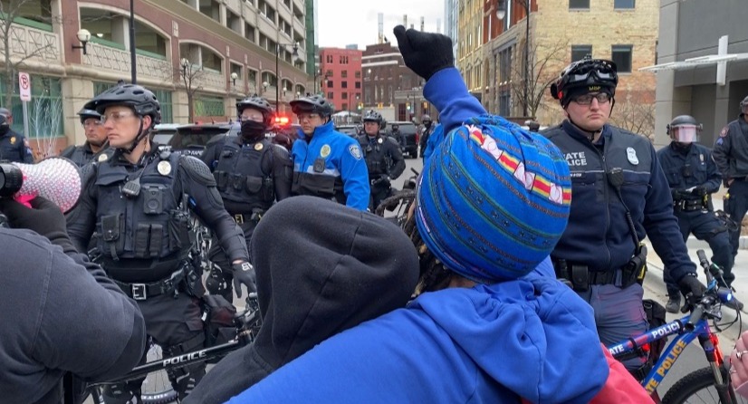 wzzm13's tweet photo. Calls for 'Justice for Patrick Lyoya' continue into day five in Grand Rapids.

Tonight, community members went face-to-face with Grand Rapids Police officers outside Van Andel Arena.

Read more here: https://t.co/hA7ENfqoBU https://t.co/hYURd6K4at