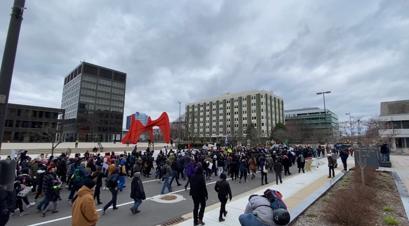 wzzm13's tweet photo. Calls for 'Justice for Patrick Lyoya' continue into day five in Grand Rapids.

Tonight, community members went face-to-face with Grand Rapids Police officers outside Van Andel Arena.

Read more here: https://t.co/hA7ENfqoBU https://t.co/hYURd6K4at