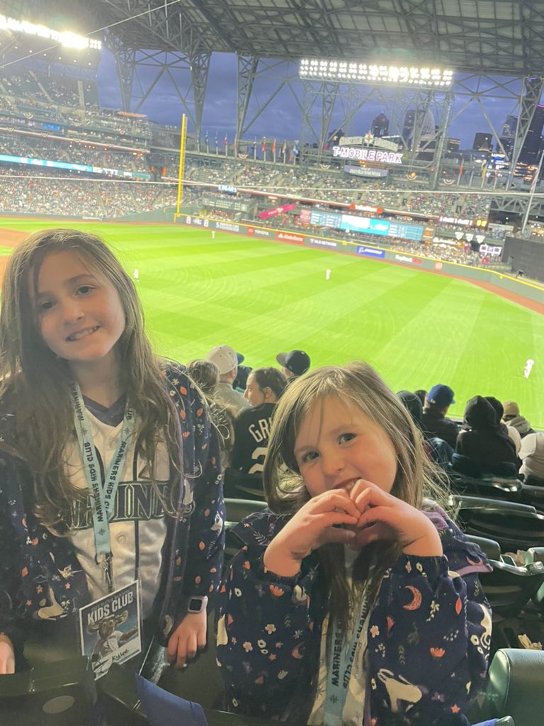 cherbeartoo's tweet photo. Let’s go Mariners!! #whereiroot #seattlemariners #mariners #marinerskids @Mariners https://t.co/0RB5FttSLT