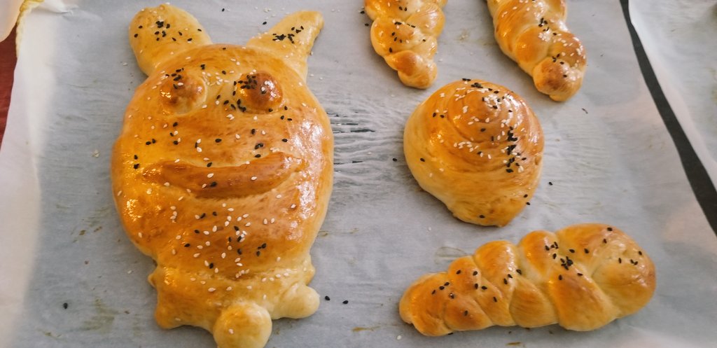 SunnyDietitian's tweet photo. My family and I made #Choreg #Armenian #Easter #Sweet #Bread. #ArmenianCuisine #ArmenianEasterSweetBread
#SweetBread https://t.co/a6w23x6jsq