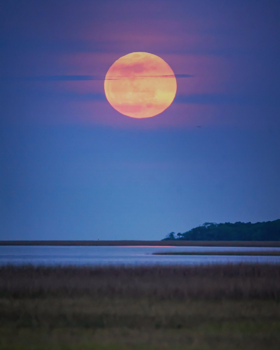 Sittin’ on the Front Porch Watching This Full Moon Rise Over the St Marys River on the Eve Before Easter! ✝️

#FullMoon #fullmoon #Easter