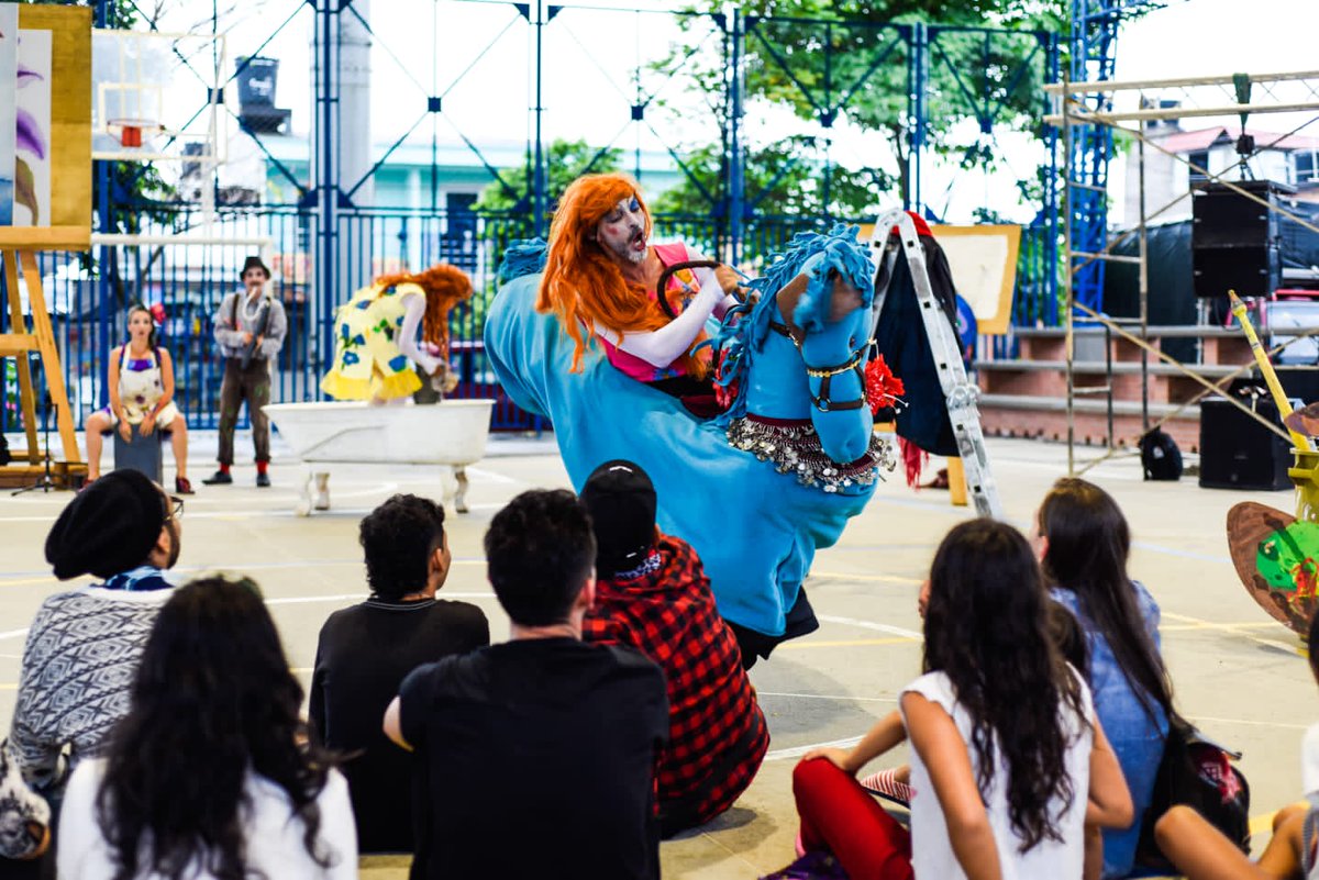 En medio del aguacero más fuerte de los últimos días en #Villavicencio, La Madrid reafirmó el porqué debe llegar el arte a las periferias.

El <a href="/FITBogota/">FITBogotá</a> resaltó como la cultura es lo más democrático que tenemos, nos inspira, alegra y da esperanzas a todos por igual 💜👏