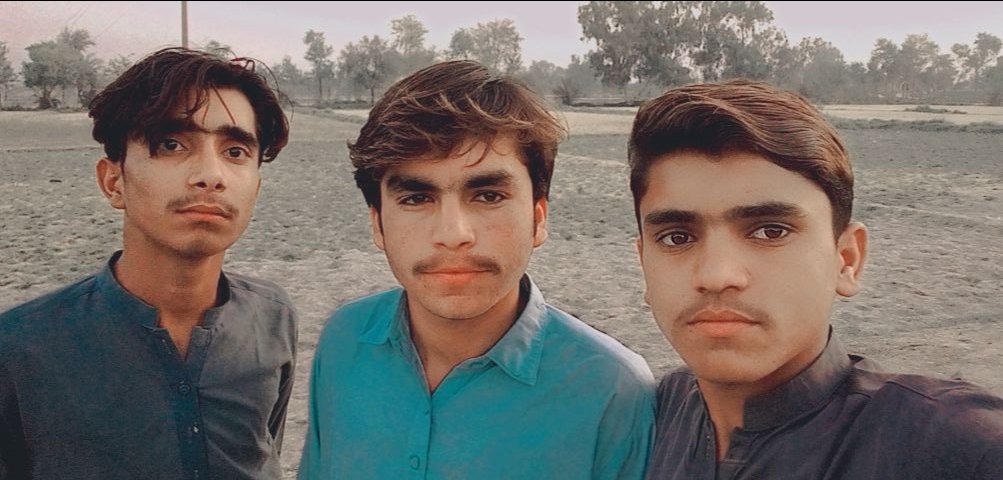 AijazKhanGabol3's tweet photo. #MynewPic #Withcousin #Tariq #Hussain_Gabol__Shb__and #Tanveer__Ahmed____Gabol https://t.co/8vytpdUsDy