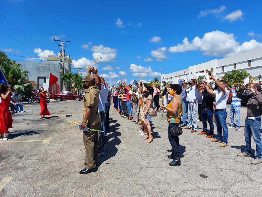 ¡El Partido es el Alma de la Revolución!
Hoy se conmemora el 61 aniversario de la proclamación del carácter socialista de nuestra Revolución.
#UnidadYContinuidad
#CubaViveEnSuHistoria
#FEEMMatanzas