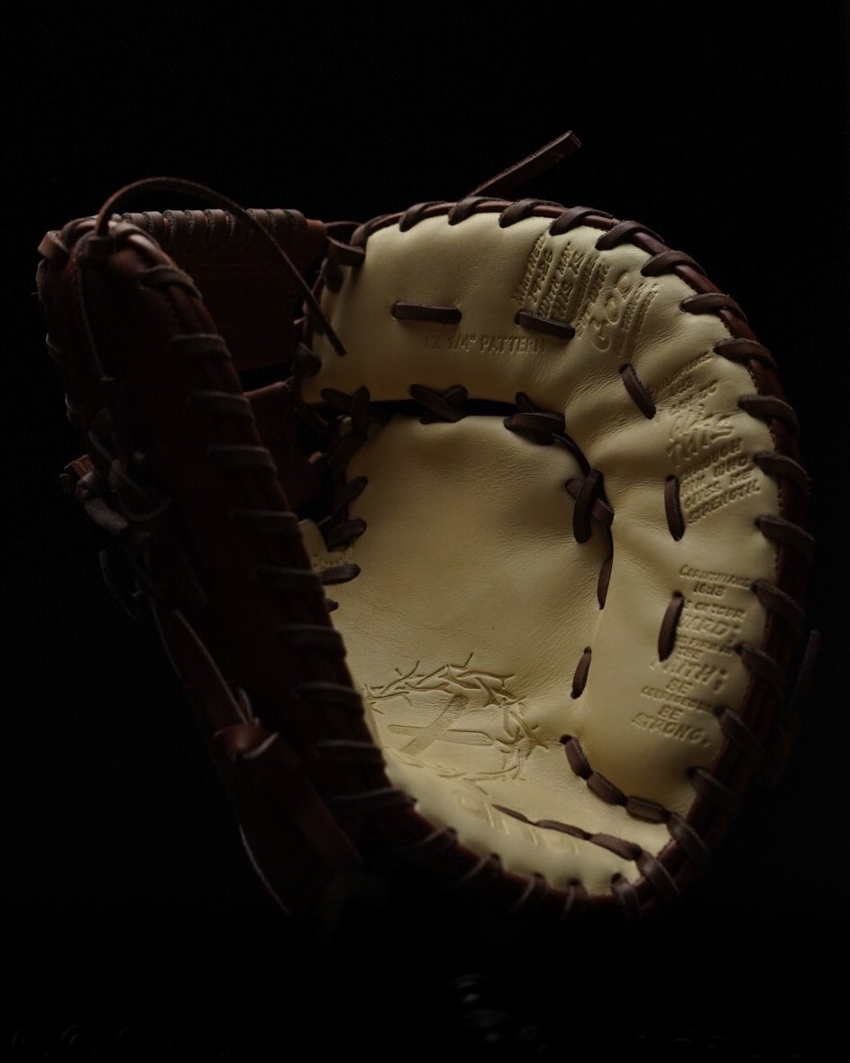 ✝️⚾️🐣 Bible Catchers AND 1B Mitts on Easter Sunday?? Yeah, that’ll play. 

Get yours at 1pm EST • 10am PST ONLY at ariagloves.com