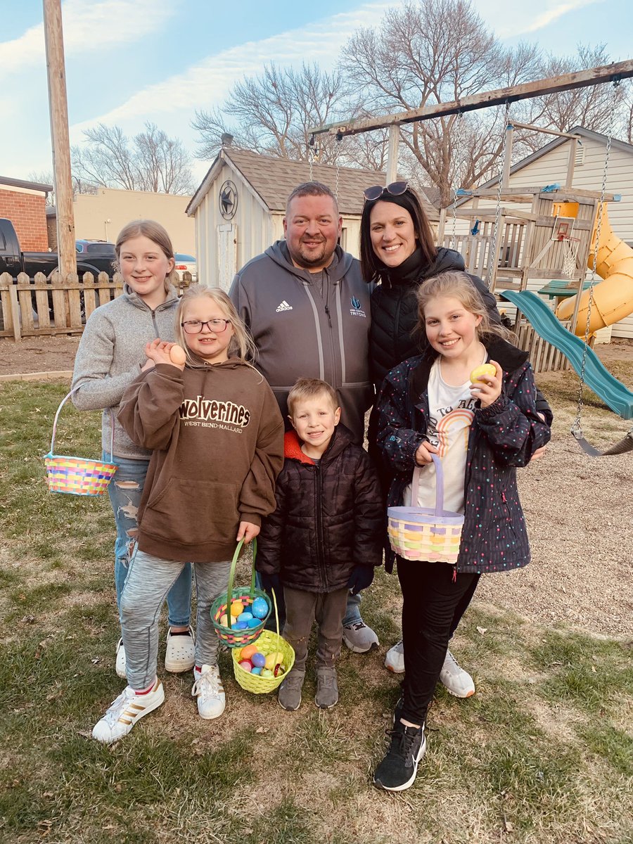amylulrich's tweet photo. Easter Egg Hunt at Papa and Granny’s!! https://t.co/vuqNBRiNwj