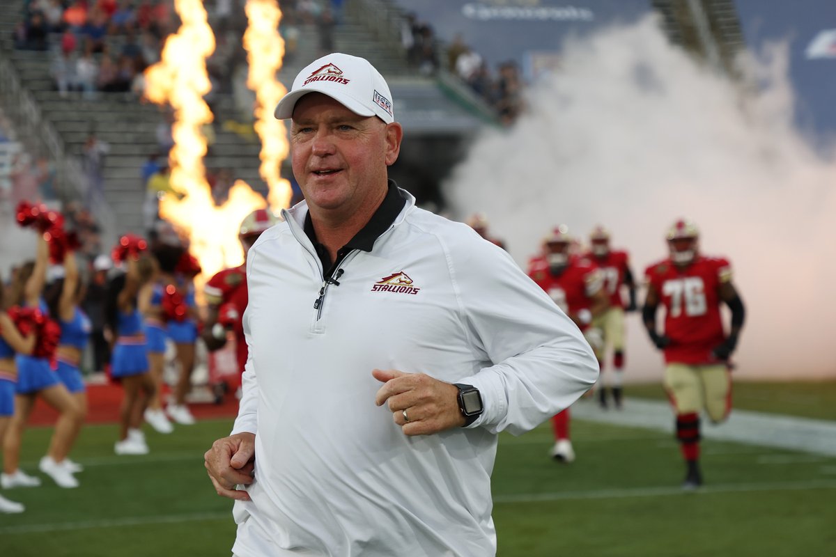 UFLonFOX's tweet image. RT if you are happy to have football back on your TV 🙏