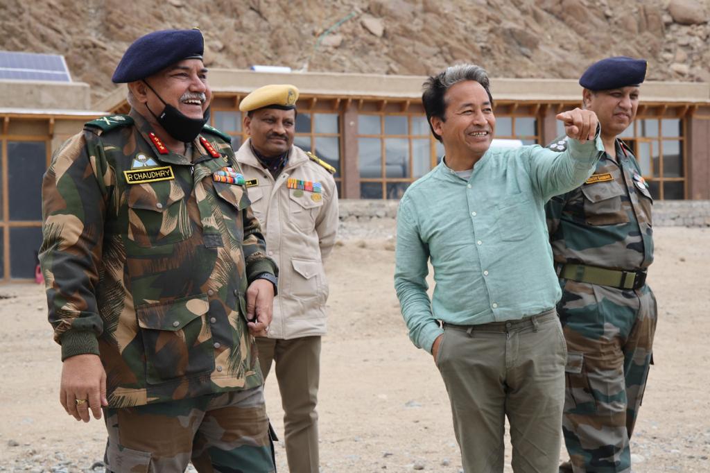 BROindia's tweet photo. DGBR met Mr Sonam Wangchuk, visionary education reformist, at Himalayan Institute of Alternative Learning (HIAL), Leh on 14 Apr.
Meeting was to understand Green Tech &amp; Environmental Friendly construction practices for adoption in Extra Cold Climate of Ladakh.

Jai Hind! Jai BRO!! https://t.co/ZQWWSHKGiy