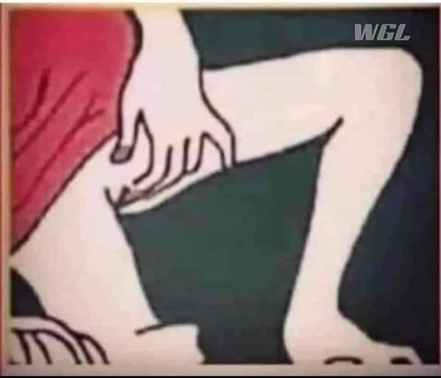 mariana057's tweet image. Apparently I hung the new wall art upside down🤭🤭🤭😂😂😂😂