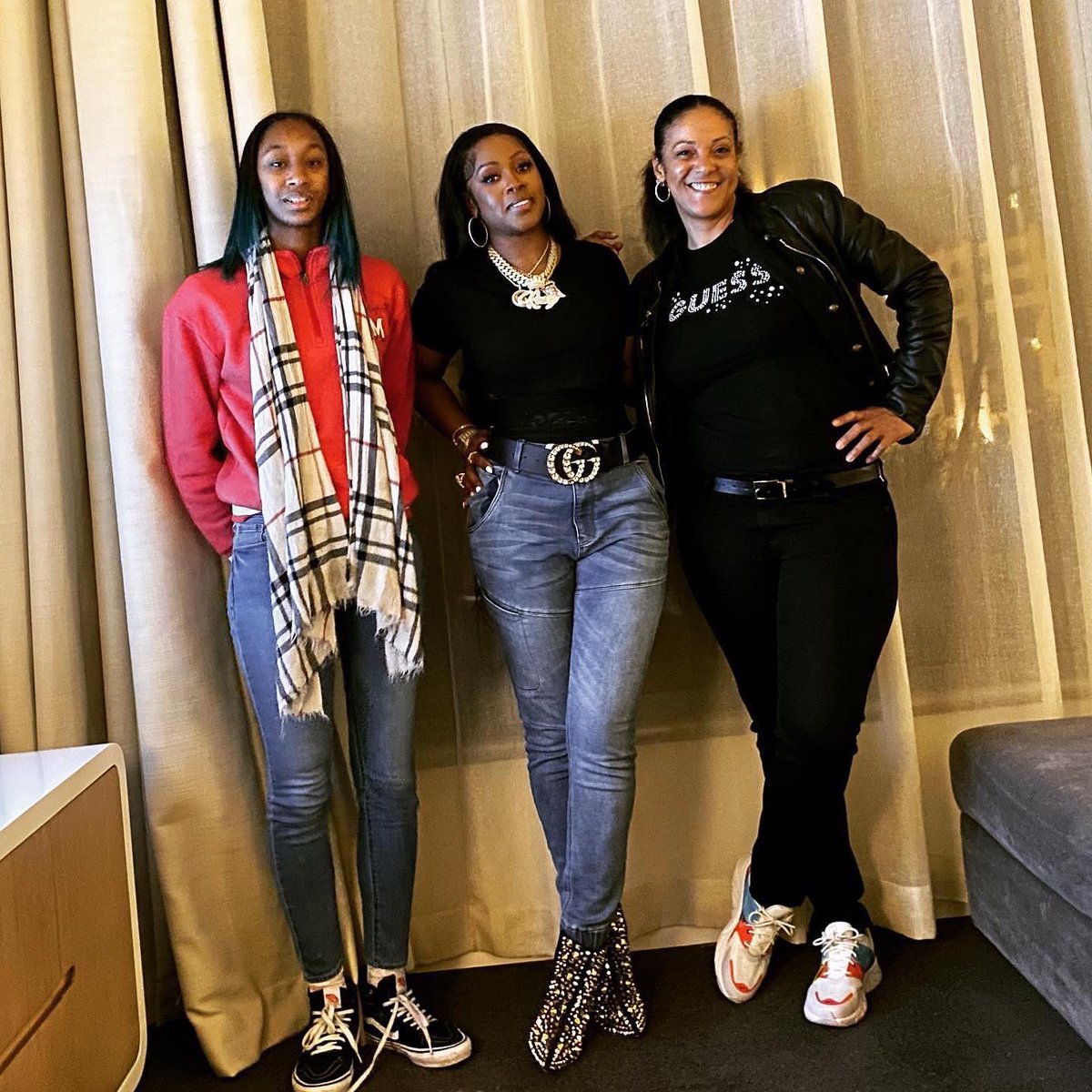 jones9402007's tweet photo. Posted @withregram โข @stephlova100 If it wasnโt for the BRONXโฆ๐@anythinglolawants & her #FairyGodMuva @RealRemyMa tore down @kennedycenter per usual ๐ฅ๐ฅ๐ฅ #iamwoman #AllTheWay๐ #TerrorEra #Chrome23 #RemyMartha ๐คจ#Lolaletta #DMVLova #IVTheCulture #BX๐ฅ https://t.co/a4VWZUHwbP