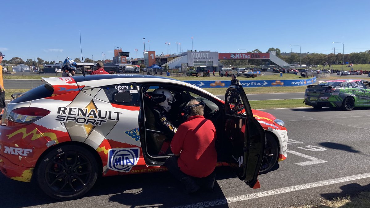SBRAmbrose4's tweet photo. On the grid for the main event, bit of a further walk down pit lane than last year #Bathurst6hour #B6HR https://t.co/bck9BEM3TL