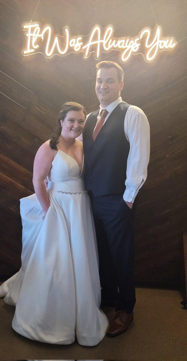YourMainStay's tweet photo. Congratulations to the newlyweds, Eric and Maddie! https://t.co/2aHyMwJOot