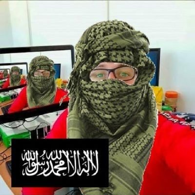 !𝐅𝐈𝐂𝐇𝐀𝐉𝐄 𝐄𝐗𝐏𝐋𝐎𝐒𝐈𝐕𝐎!

de estar plantando bombas a judíos, a vestir la camiseta del antro y ser el nuevo lateral derecho del equipo.

!BIENVENIDO @terro_ops al antro vila!

muchos éxitos en esta nueva etapa.💪🦁💛🖤