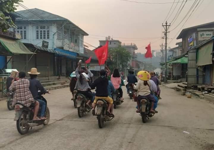 Actuvists of Hpakant tsp, Kachin State staged the motorbike strike and hitting pots &amp; pans to oust the evil military dictators in the morning of Apr17.
#PrayForMyanmar
#EasterEggStrike
#2022Apr17Coup
#WhatsHappeningInMyanmar