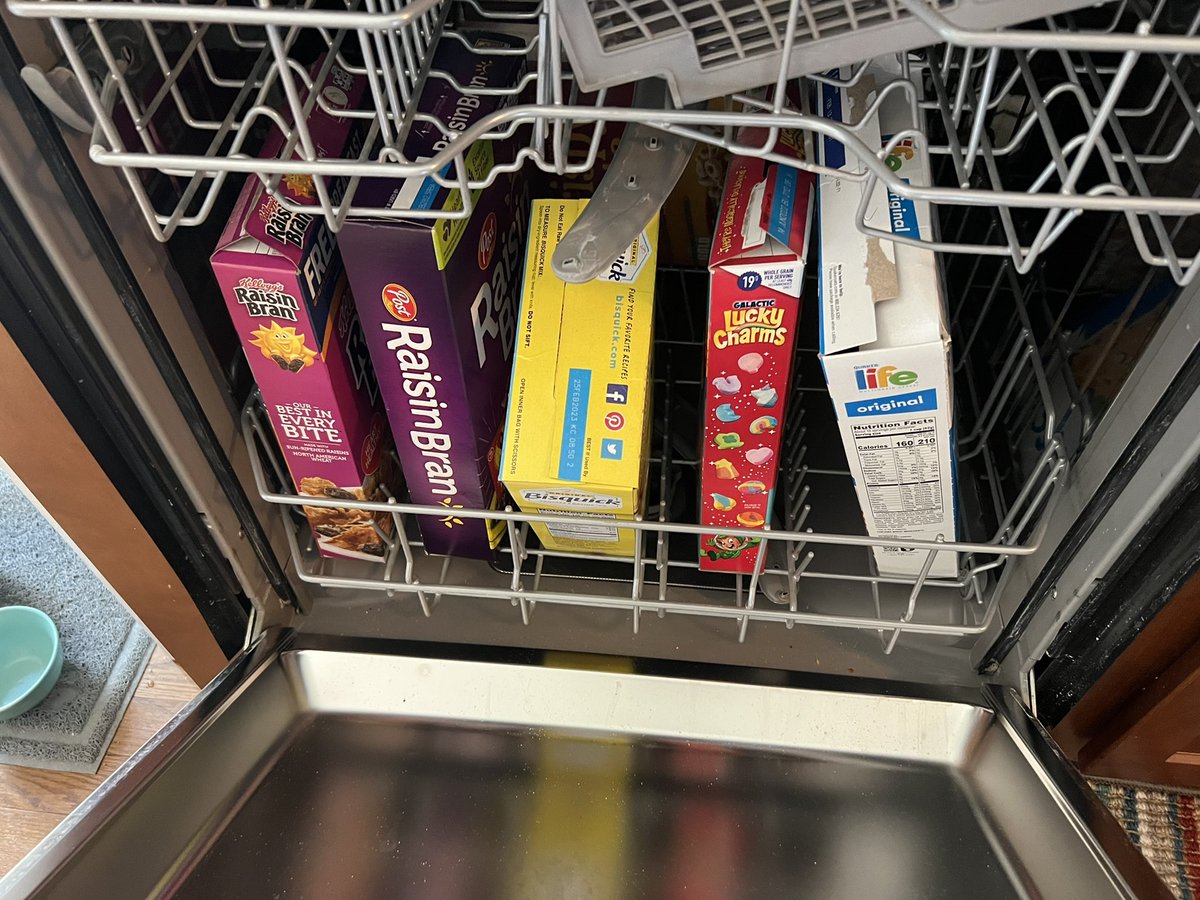 Marciebmurphy's tweet photo. My mom @PicPoet finally found a use for the dishwasher. 😂 https://t.co/t5Dv8prS7R