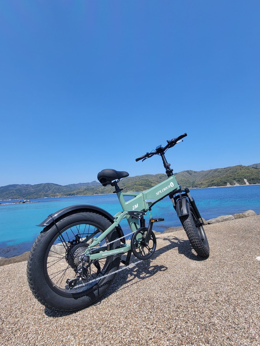 Yu_19960528's tweet photo. サイクリング日和

えっ、海キレイすぎ！

#emotorad 
#海士町 
#レインボービーチ https://t.co/9D9Z8W1wFY