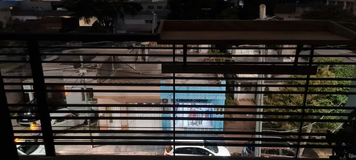 El control hablando con el pibe del restaurant en vez de andar poniendo multas o levantando autos <a href="/jjosemussi/">Juan José Mussi</a> <a href="/MuniBerazategui/">Municipalidad de Berazategui</a>