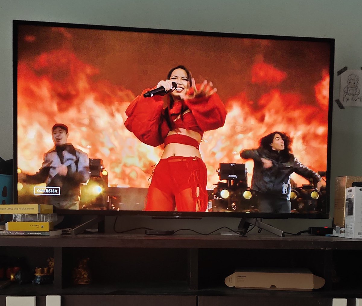 momyellowfluffy's tweet photo. ปังสุด🔥🔥🔥🔥#MILLILiveatCoachella https://t.co/EjxXQLsg33