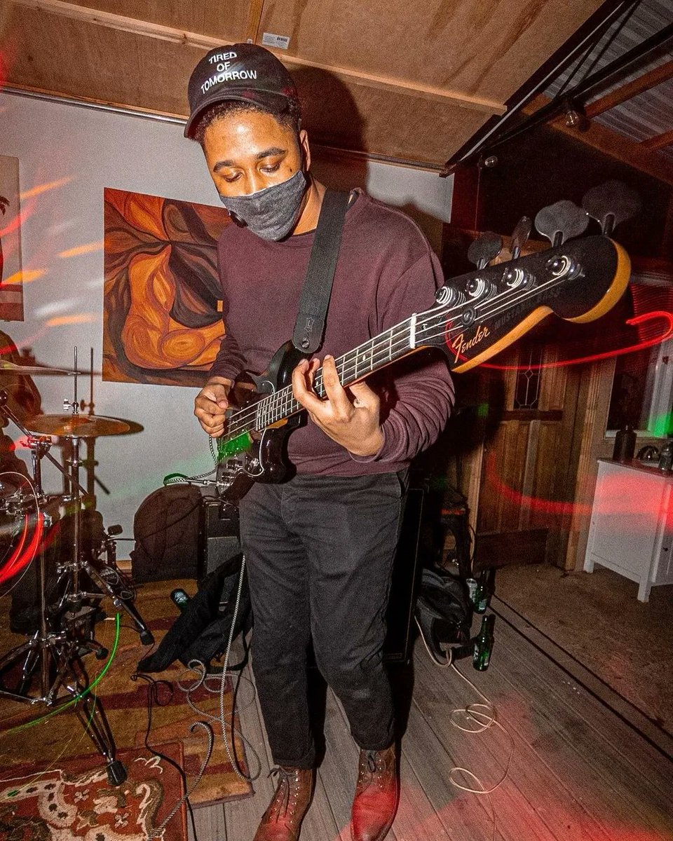 punkblackdotcom's tweet photo. Dope shots of emo punk band @witchin_alleys on ig
📷 talkloudericanthearyou https://t.co/d4SLhNq76y