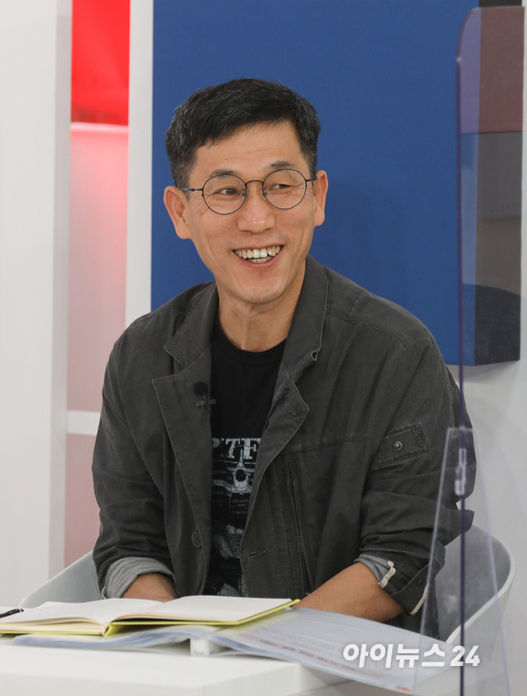 왜, 조국 전 장관 딸 이름은 밝히면서
자기들은 익명을 요구하는가!?....

정호영 후보자... 아들 정윤석, 딸 정민혜
둘 다 의사, 공정과 정의를 말할꺼면 
같은 잣대로 똑같이 해라!

입학취소... 의사면허 박탈!