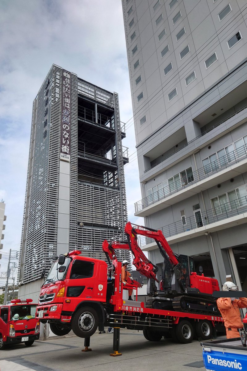 TsukushiMv's tweet photo. かっこいい消防車両というか重機を見てしまった。
#双腕作業機 #ASTACO というらしいです。 https://t.co/Rfp84jLwOG