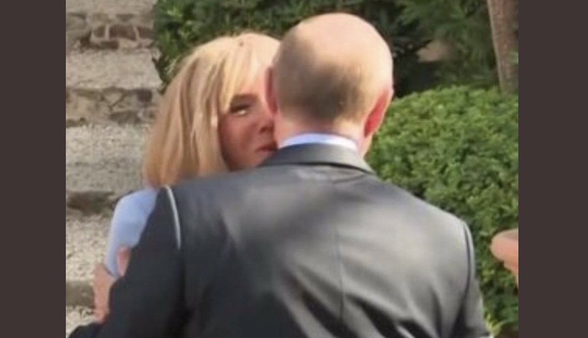 carreblanc1's tweet image. #BrigittePoutine Smmmmmmack my Poutine. NEXT ‼️