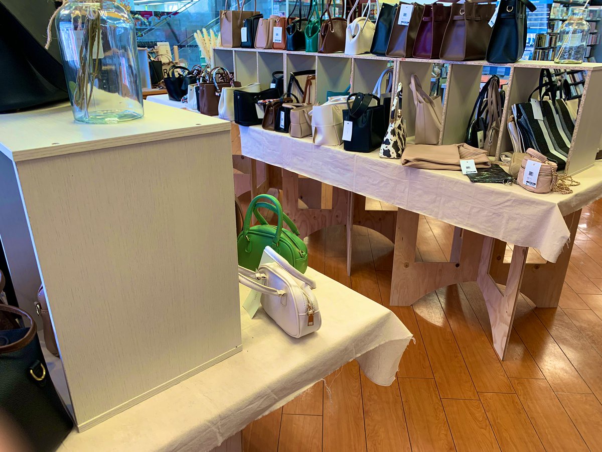 TSUTAYAkitajima's tweet photo. こんにちは＼＼\\٩( 'ω' )و //／／
 #bysugar 様の #POPUPSTORE を開催中です‼
 「#コーディネート の数だけ #バッグ が欲しい！」をコンセプトに #女子たち の想いを叶える可愛いバッグを #プチプラ価格 で展開中(*´ω｀*)
期間は6/4(土)までを予定しております。
よろしくお願いしますm(_ _)m
#徳島 https://t.co/CooLuY7NK9