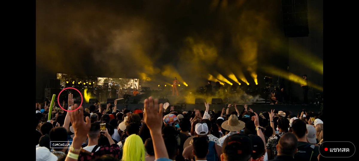 MILLI บนเวที Coachella ปีนี้!!! 
คือขนลุกมาก มีคนคอลเอาท์ชู3นิ้วด้วย
#MILLILiveatCoachella