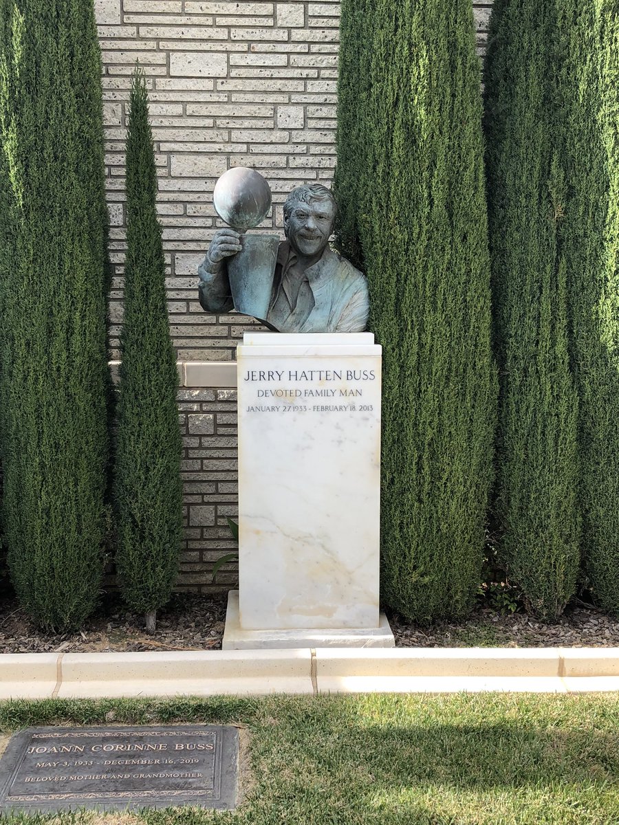 rosyblue's tweet photo. I was at #ForestLawnHollywoodHills. I stopped by #DrJerryBuss resting place. I always Thank him for everything he did for my #Lakers. This time, I, also, asked him to help the higher ups in the #Laker organization. If anyone can do this, it’s #DrJerryBuss ! #bestownerever 💪🏻 https://t.co/lPbjrkHSZB