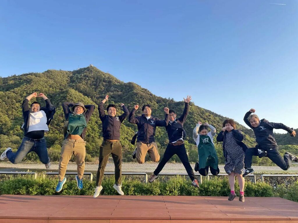 SisTishii's tweet photo. CODE for GIFUのメンバーみんなでジャンプ!今年は岐阜が熱いですぞ!
#izagifu #codeforgifu https://t.co/5CSIsPnKIt