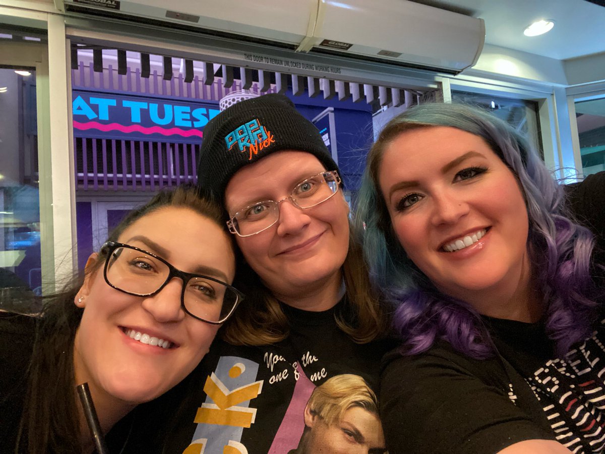 BrandyBSBArmy's tweet photo. A @kevinrichardson girl, a @nickcarter girl, and a @brian_littrell girl walk into a bar #fuelbar #bsbbesties #lovethesegirls @ForeverRebel @AndieYammine https://t.co/V7CwUyDdjx