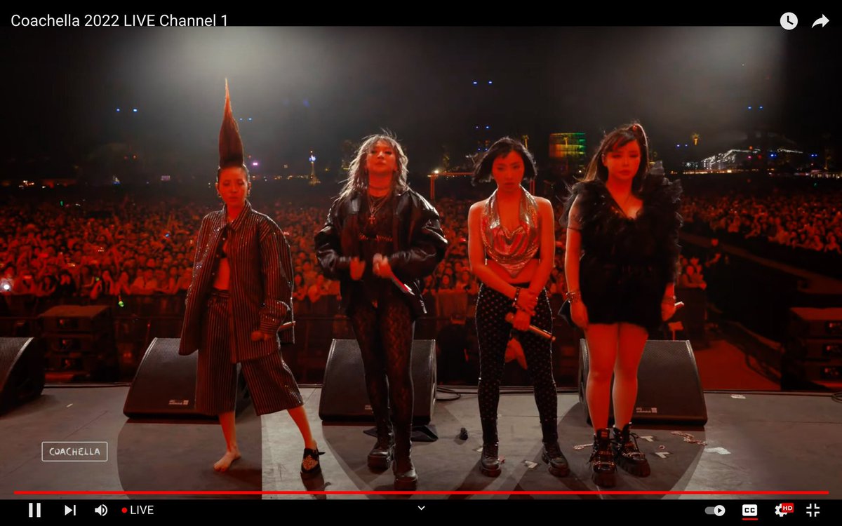 pecaa's tweet photo. QUEENS!!! 2NE1 😭♥️😭♥️😭♥️ #CLchella #2NE1 #CL #DARA #ParkBom #Minzy https://t.co/LXoW3AcbNB