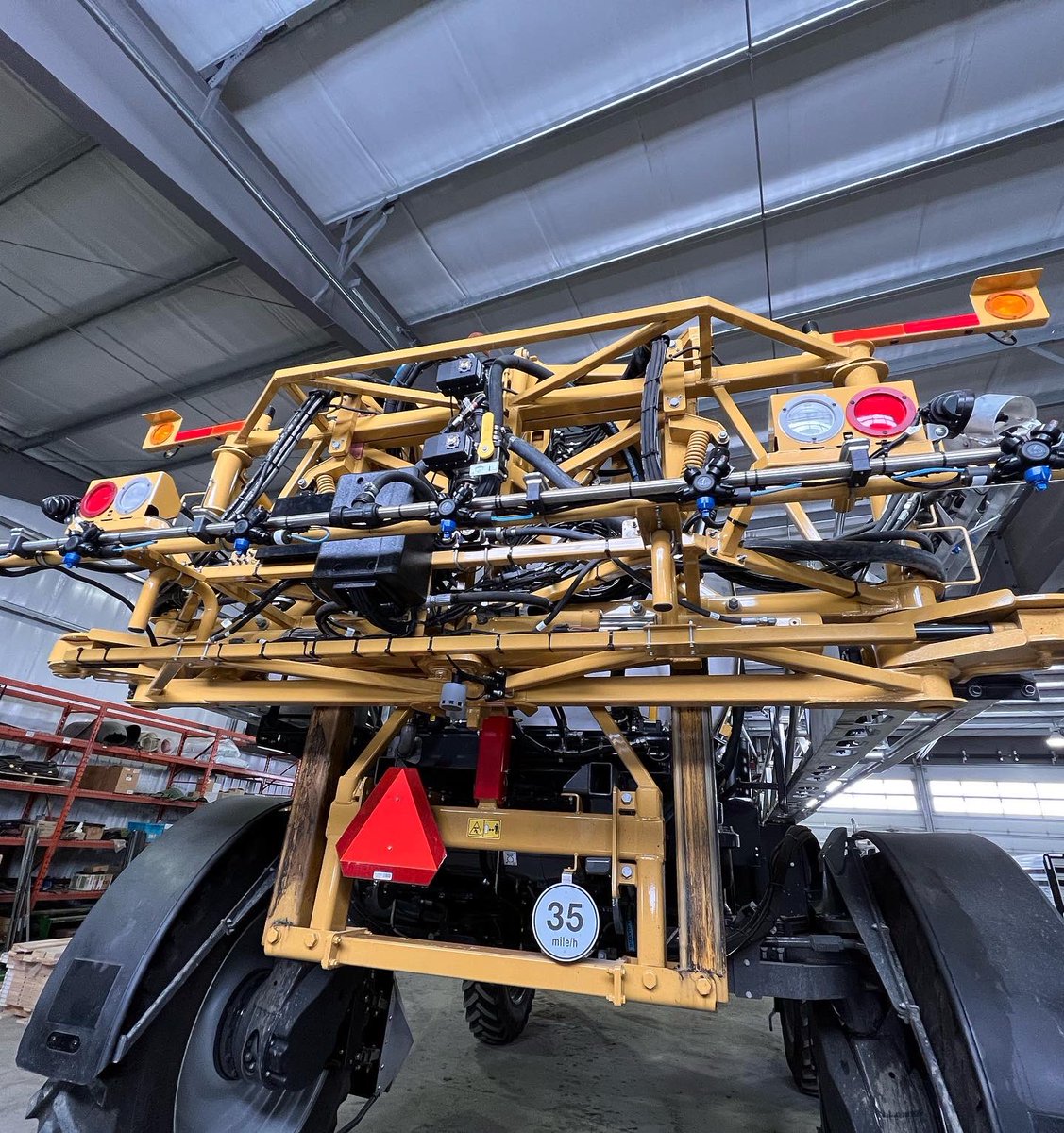 Check out this Rogator!!!! 132’ Pommier booms with Topcon Agriculture height control and Capstan Ag Systems, Inc. Pinpoint II. 

#spray2022 #seeding2022 #pommier #albertaagriculture #cdnag #westcdnag #westerncdnag #TopconAg #capstan