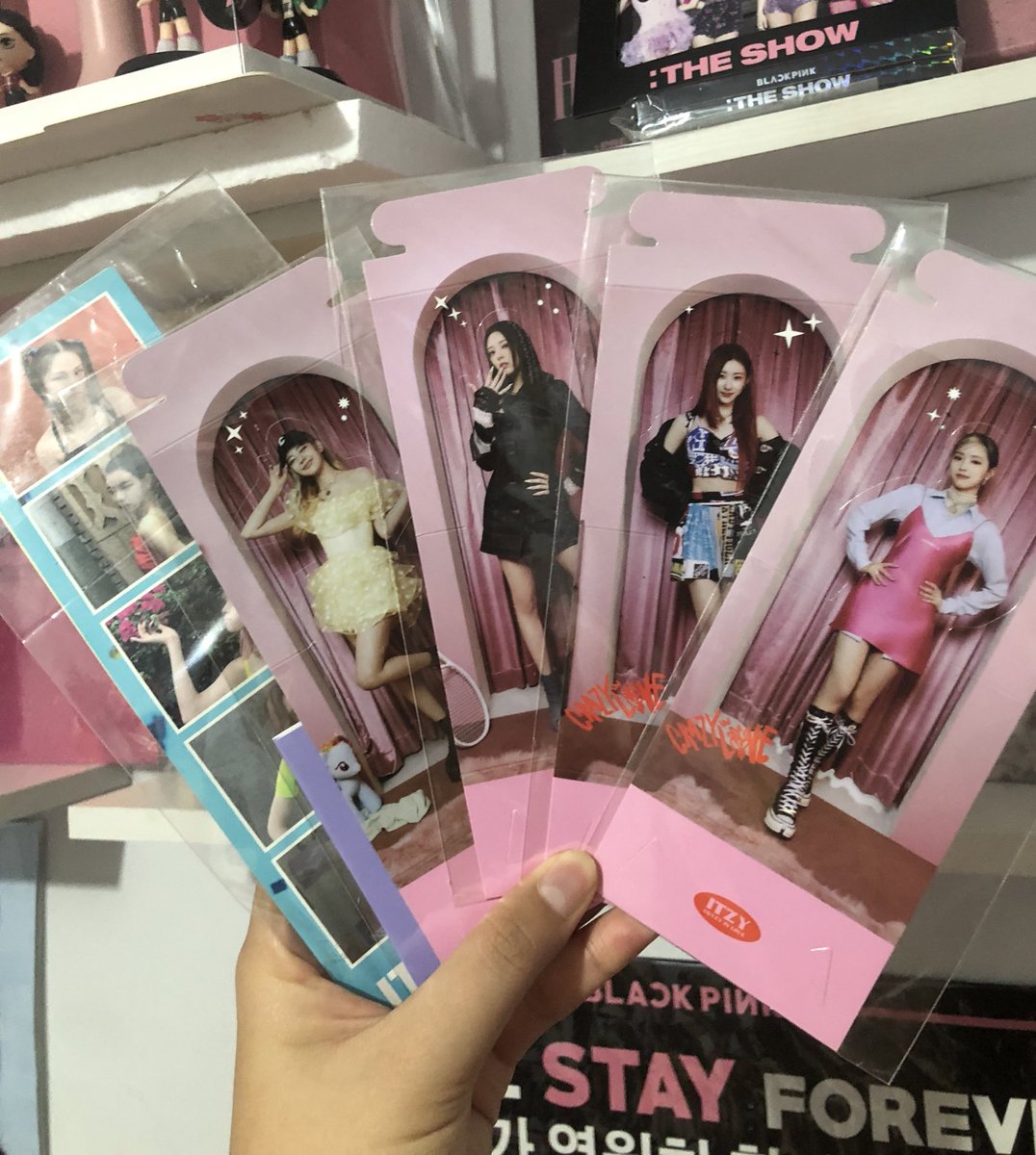 kimilei2's tweet photo. ✨GIVEAWAY✨ GA

1st Winner - ITZY POBS
2nd Winner - Treasure Random Merch

Mechanics: 
- rt &amp; like this tweet
- rt my bentables in the comment section
- comment “DONE”

Will end once all sold.
Goodluck guysss. https://t.co/59CxhOLDj5