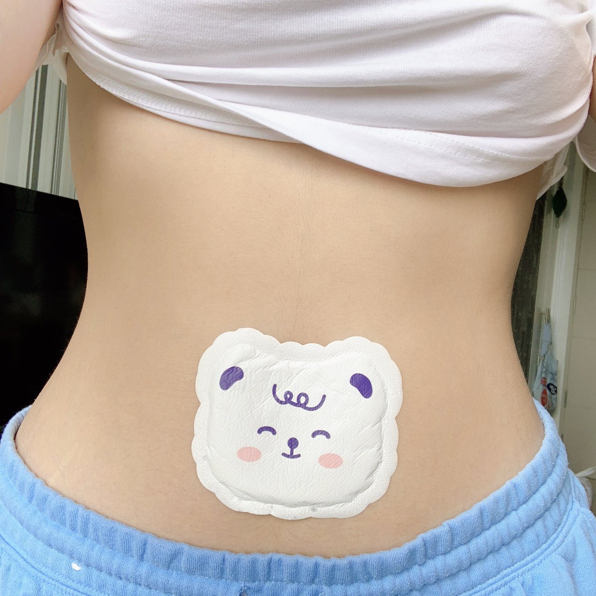 กราบคนคิดสิ่งนี้ ทั้งน่ารัก แถมใช้ได้จริง น้องเป็นแผ่นแปะช่วยลดอาการปวดท้องเมนส์ (จริงๆต้องติดใกล้ๆท้องน้อยนะ แต่เขิน) ตอนแรกคิดว่าคงไม่เท่าไหร่ แต่จริงๆน้องอุ่นมากกกก แปะตอนนอนคือสบายสุดๆ หายปวดท้องน้อยเลย แผ่นล่ะ 10 บาทเองง่ะ (พิกัดในเธรด)