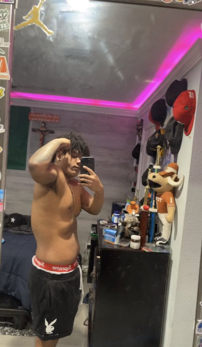 TxDominick's tweet photo. Not the skinniest 🥷🏽 but we makin progress slowly but surely ;)) 250➡️197 lbs https://t.co/NwkUN1BjJJ