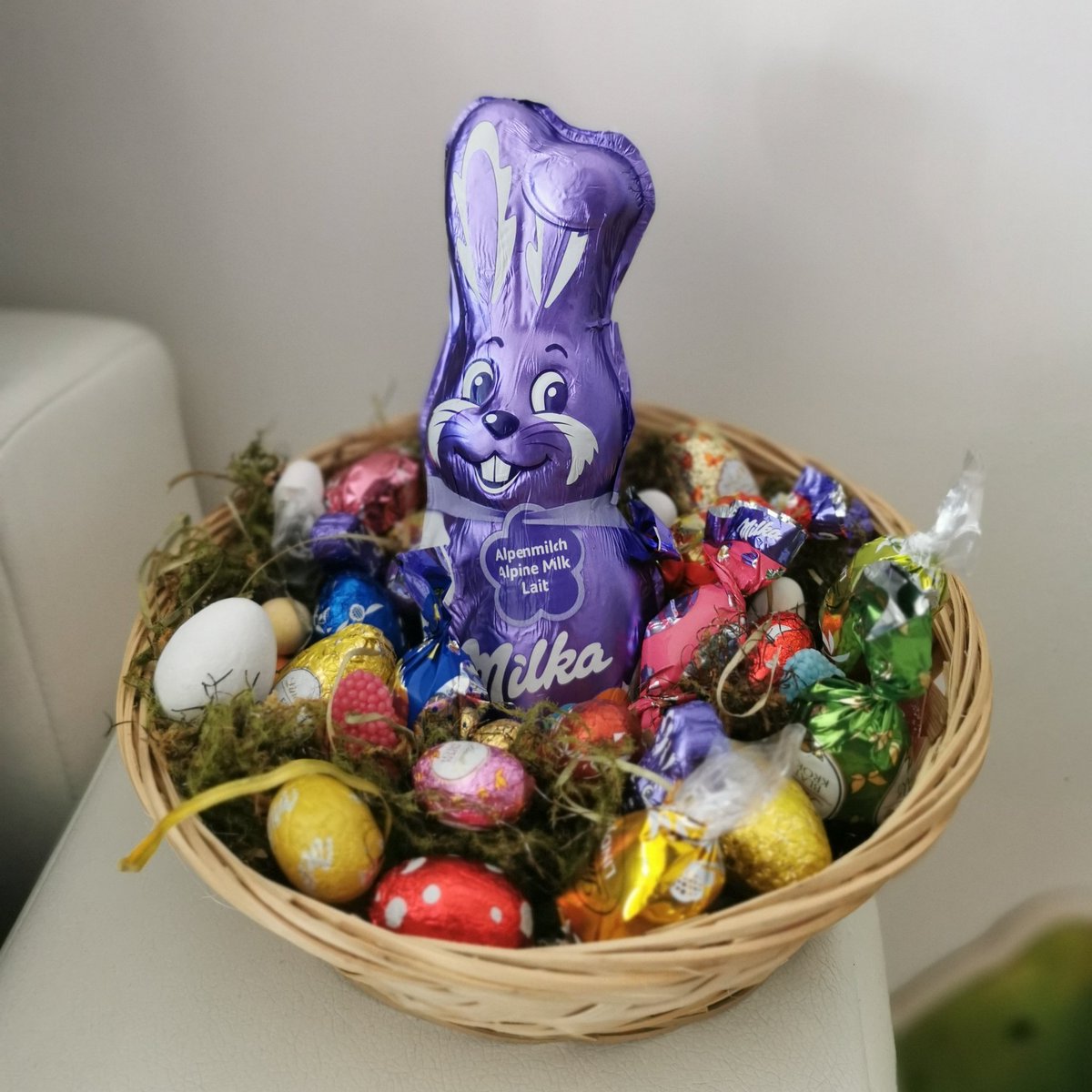 Planetwalker1's tweet photo. Frohe Ostern
Felices Pascuas
Feliz Páscoa
#HappyEaster #FroheOstern

"It is not only a time to share and have hopes, it is also the perfect opportunity to eat chocolates very early in the morning". https://t.co/aR8tVdRAJX