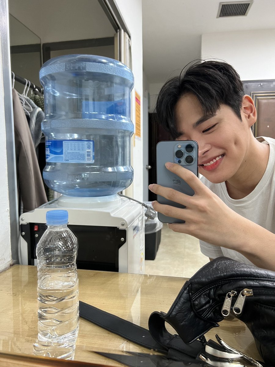 NewWorld_VICTON's tweet photo. [#병찬] 오늘 주말도 행복하게 보내요💛 https://t.co/UkolRP0Ory