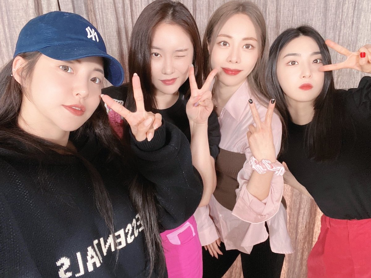 BraveGirls's tweet photo. [📷]

꽃이 져도 걱정없어요👀
우리에겐 쁘걸이 있으니까☺️
좋은 주말 보내세요~💐

#브레이브걸스 #BraveGirls
#THANK_YOU https://t.co/ydwi4pcCX0