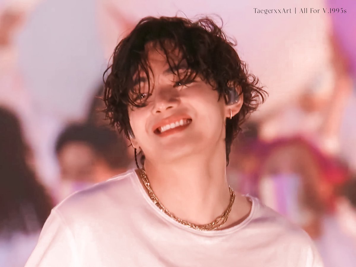 TaegerxxArt's tweet photo. Heartbeat 💓   

#김태형 #태태 #방탄소년단 #TAEHYUNG #V #BTS_PTD_ON_STAGE_LAS_VEGAS https://t.co/6sLkGNA98R