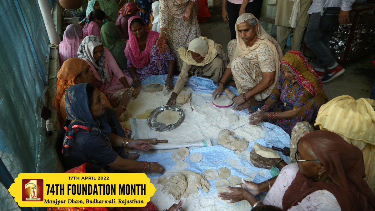 DSSNewsUpdates's tweet photo. Elation in every heart and reverence towards Saint Dr. @Gurmeetramrahim Singh Ji Insan is incomparable among disciples. They are attending special #74thFoundationMonth Naamcharcha with fervour and zeal. Have a look! #DeraSachaSauda #Rajasthan https://t.co/trN6R2LPC0